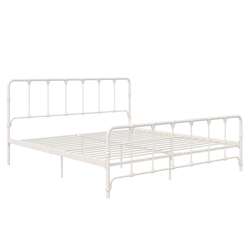 Metallbett im Landhausstil