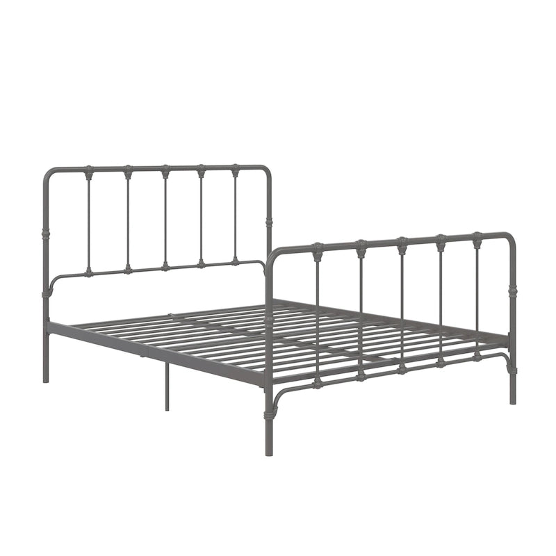 Metallbett im Landhausstil