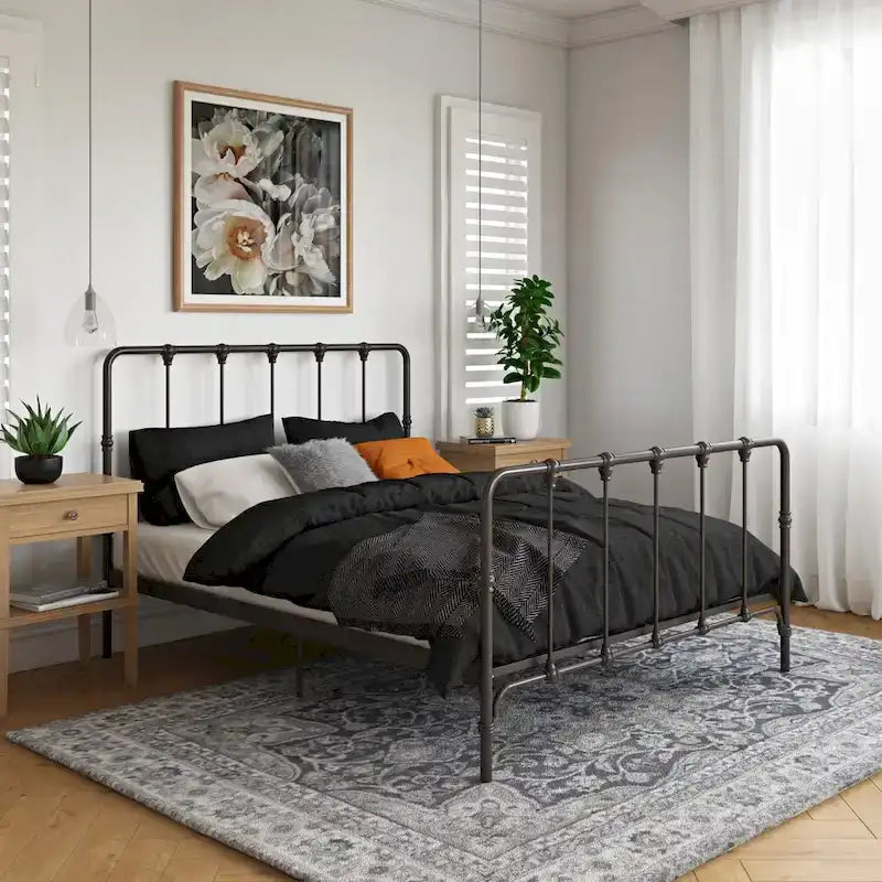 Metallbett im Landhausstil