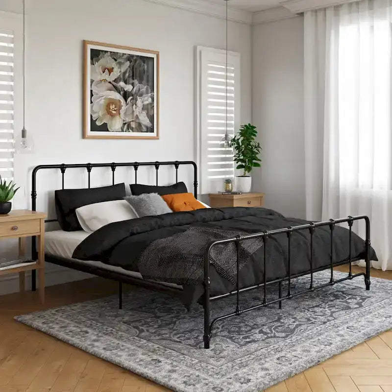 Metallbett im Landhausstil