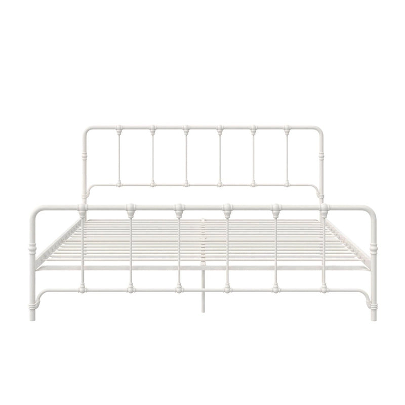 Metallbett im Landhausstil