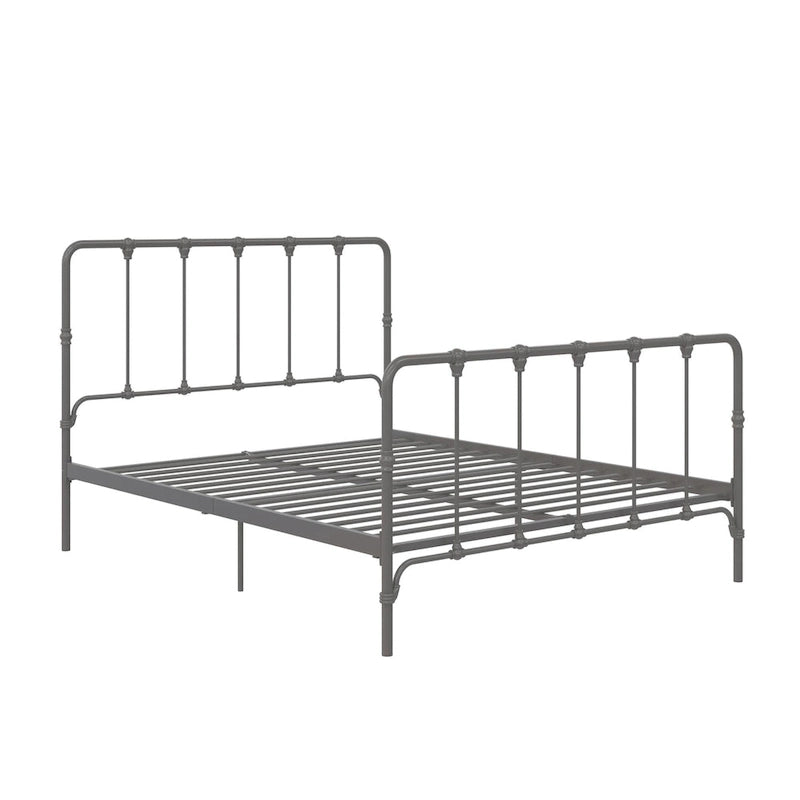 Metallbett im Landhausstil