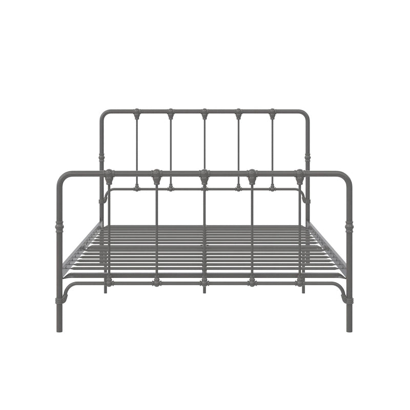 Metallbett im Landhausstil