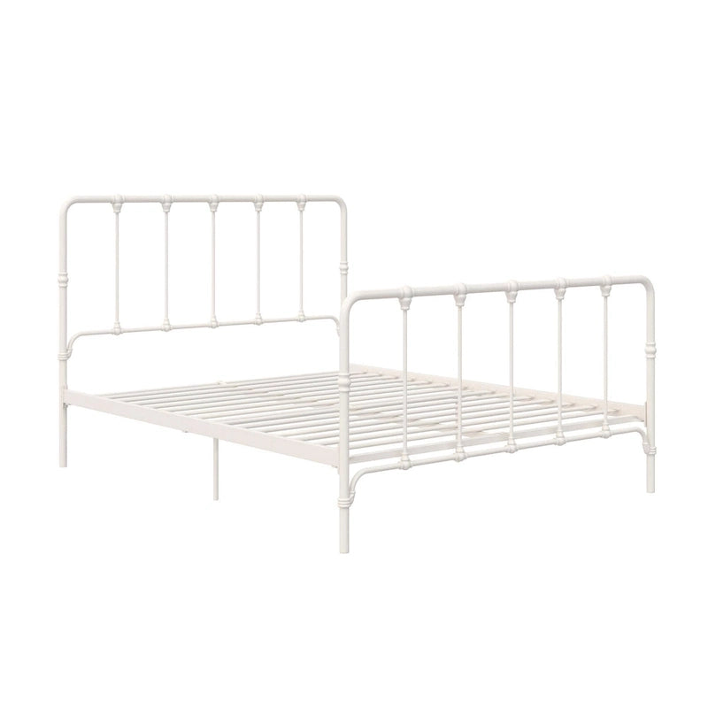 Metallbett im Landhausstil