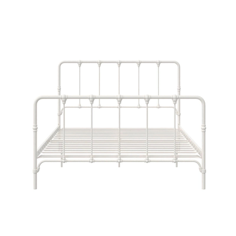 Metallbett im Landhausstil