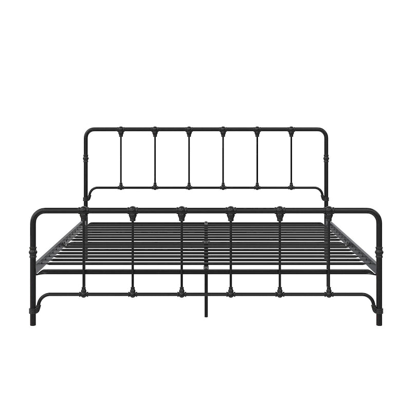 Metallbett im Landhausstil