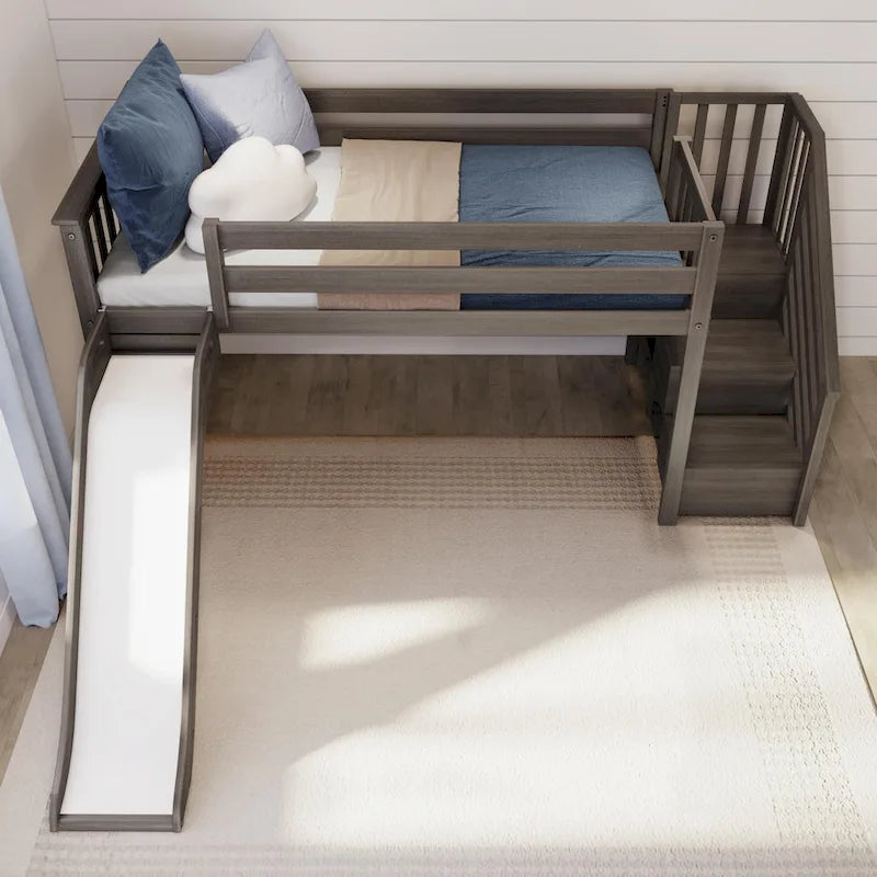 Klassisches niedriges Hochbett in Einzelbettgröße mit Treppe, Rutsche und Vorhang
