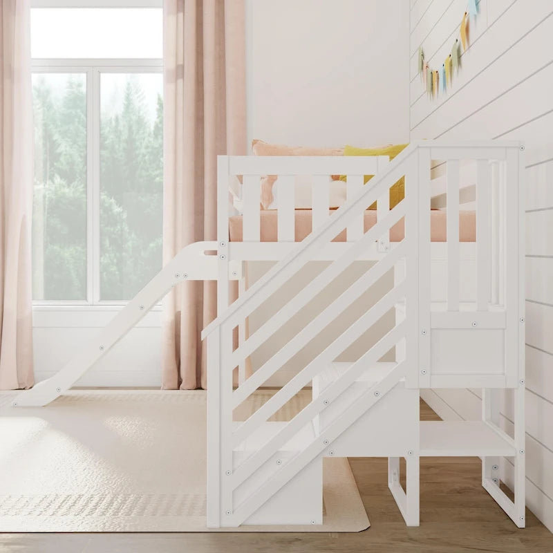 Klassisches niedriges Hochbett in Einzelbettgröße mit Treppe, Rutsche und Vorhang