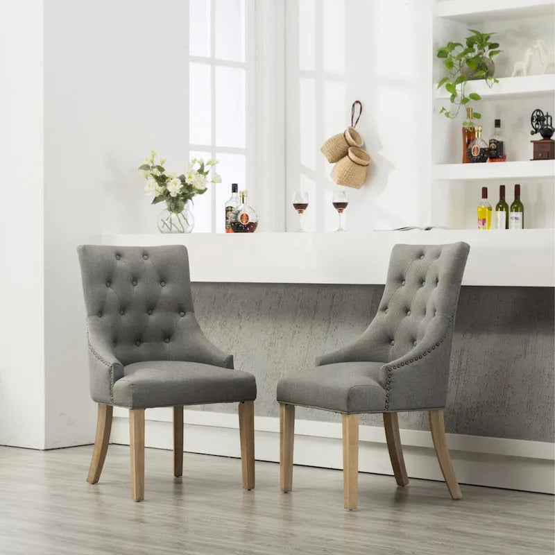 Polsterstühle mit Flügelrücken aus Massivholz und silbernen Ziernägeln (2er-Set)