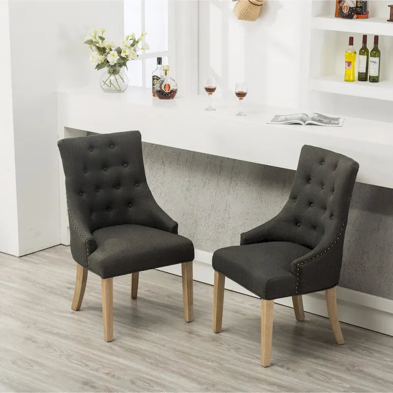 Polsterstühle mit Flügelrücken aus Massivholz und silbernen Ziernägeln (2er-Set)