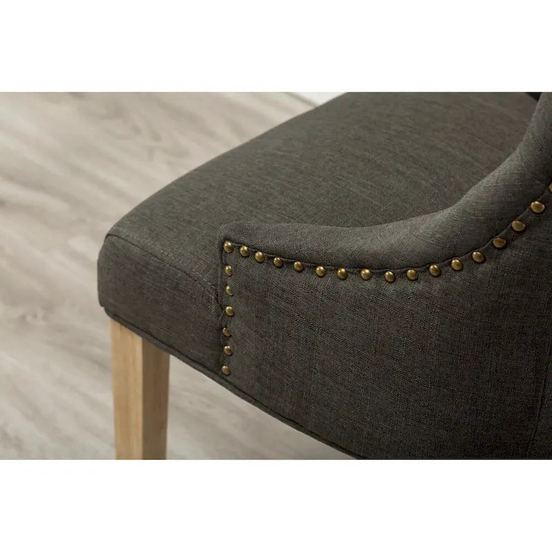 Polsterstühle mit Flügelrücken aus Massivholz und silbernen Ziernägeln (2er-Set)