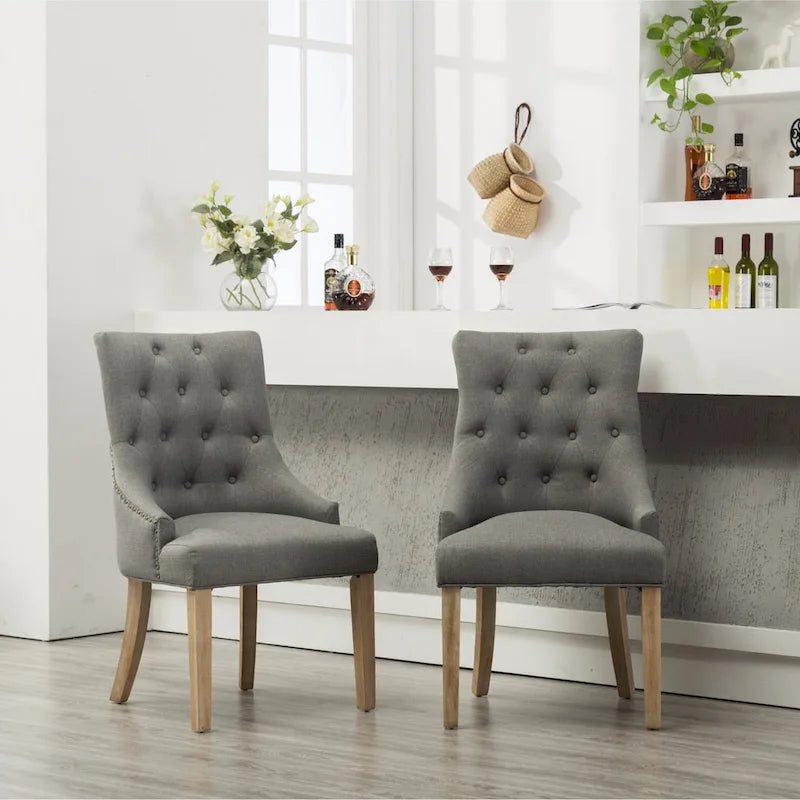 Polsterstühle mit Flügelrücken aus Massivholz und silbernen Ziernägeln (2er-Set)