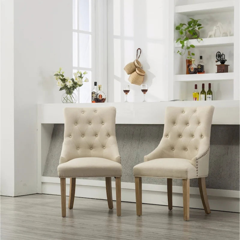Polsterstühle mit Flügelrücken aus Massivholz und silbernen Ziernägeln (2er-Set)