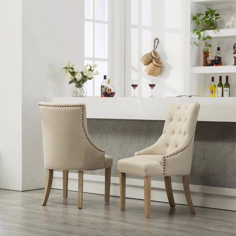 Polsterstühle mit Flügelrücken aus Massivholz und silbernen Ziernägeln (2er-Set)