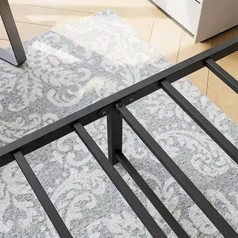 Bettgestell mit Plattform und Kopfteil aus Holz, Stauraum unter dem Bett